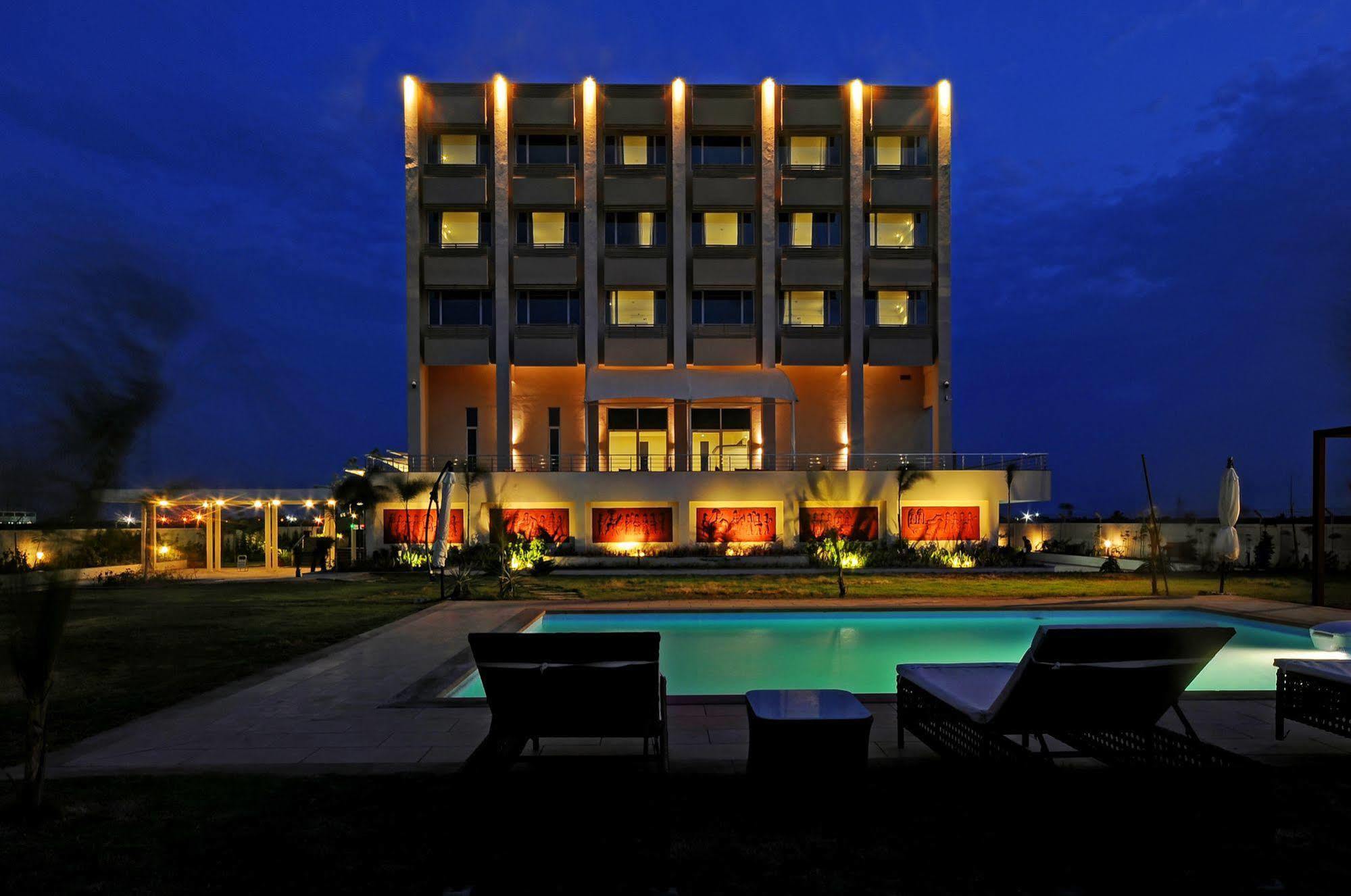 Regenta Central Hestia Dahej, Bhensali Екстериор снимка